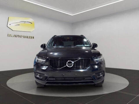 2022 Volvo XC40 T5 R-Design