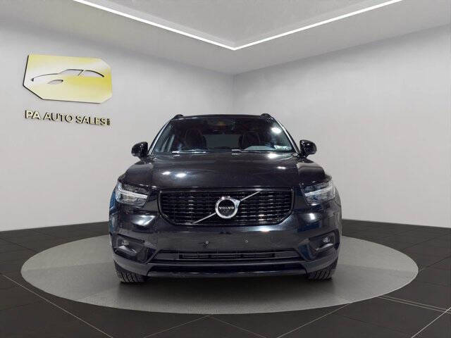 2022 Volvo XC40 T5 R-Design