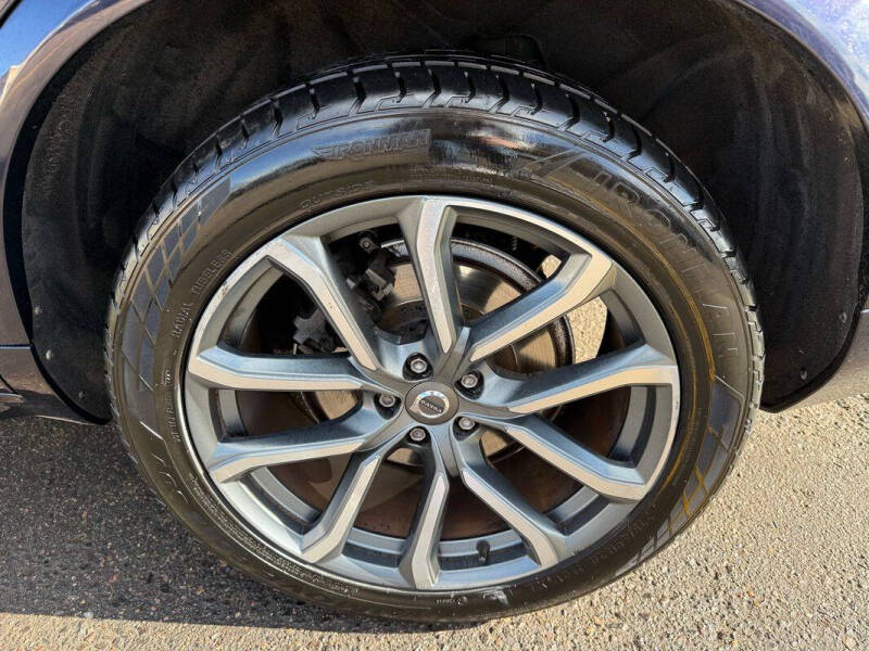 2016 Volvo XC90 T6 Momentum