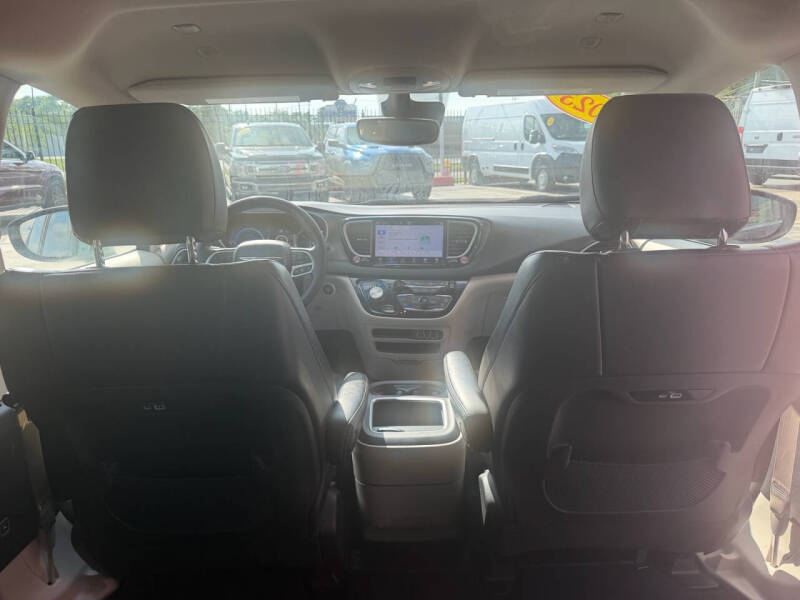 2023 Chrysler Pacifica Touring L