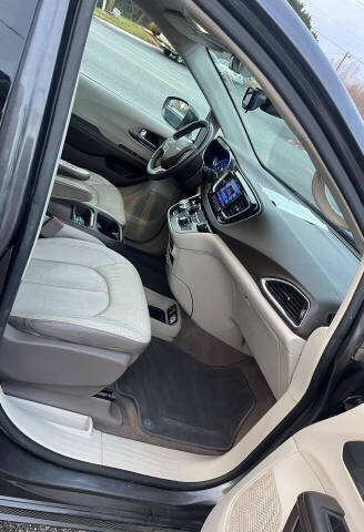 2017 Chrysler Pacifica Touring-L