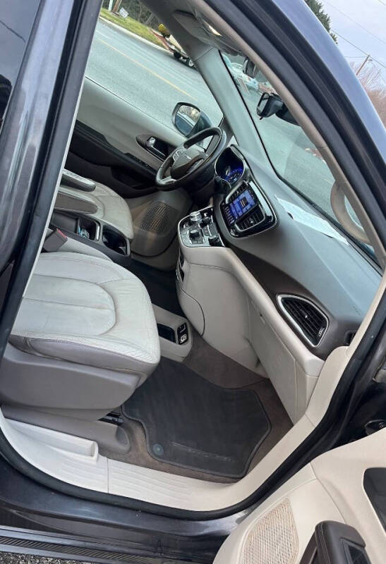 2017 Chrysler Pacifica Touring-L