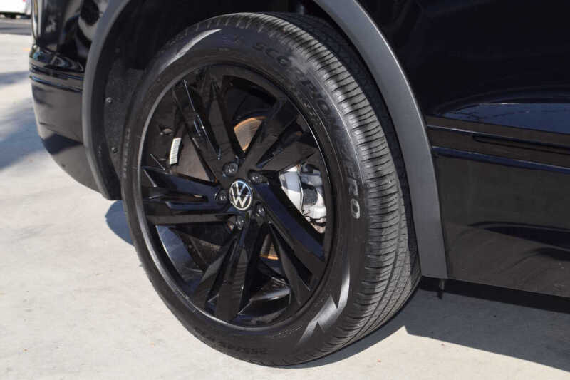 2023 Volkswagen Tiguan SE R-Line Black