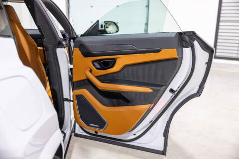 2025 Lamborghini Urus SE