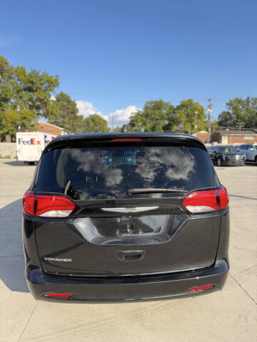 2023 Chrysler Voyager LX