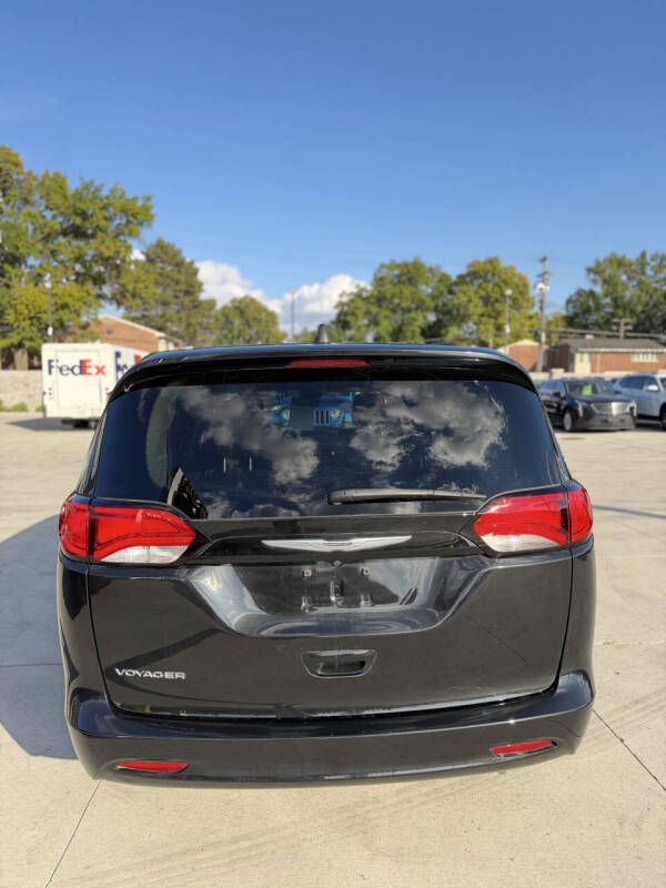 2023 Chrysler Voyager LX