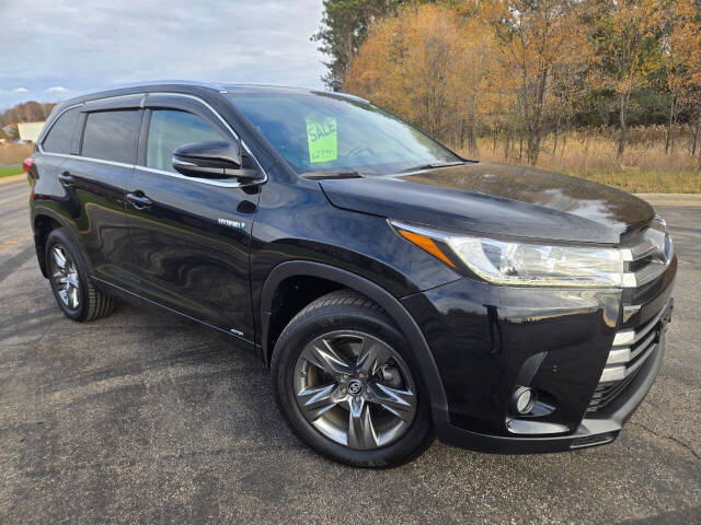 2017 Toyota Highlander Limited Platinum's photo