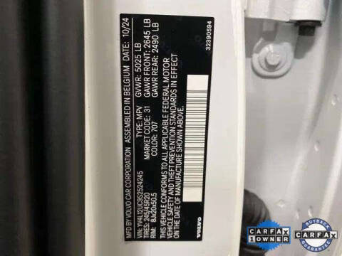 2025 Volvo XC40 B5 Plus Dark Theme