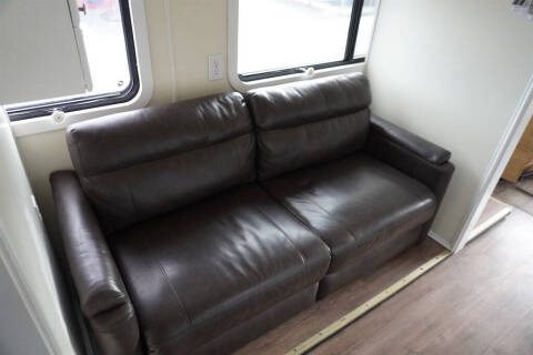 2015 Freightliner XCS Chassis