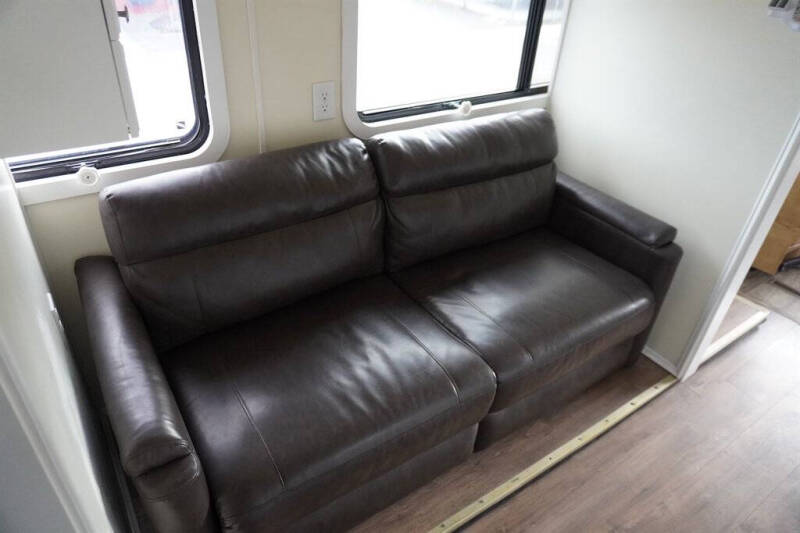 2015 Freightliner XCS Chassis