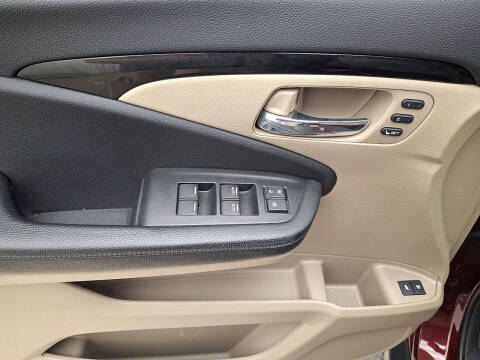 2019 Honda Pilot Touring w/Rear Captain's Chairs