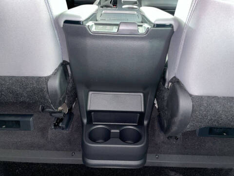 2025 Toyota Sienna LE 8-Passenger