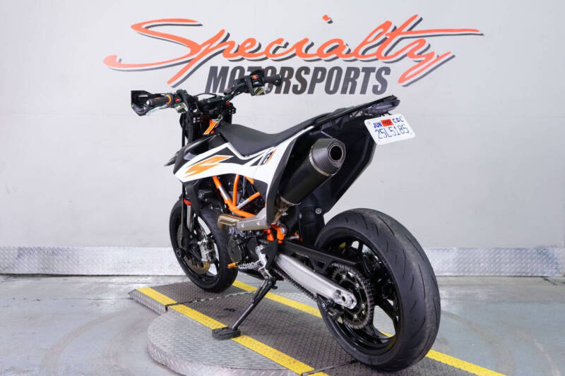 2019 KTM 690 SMC R