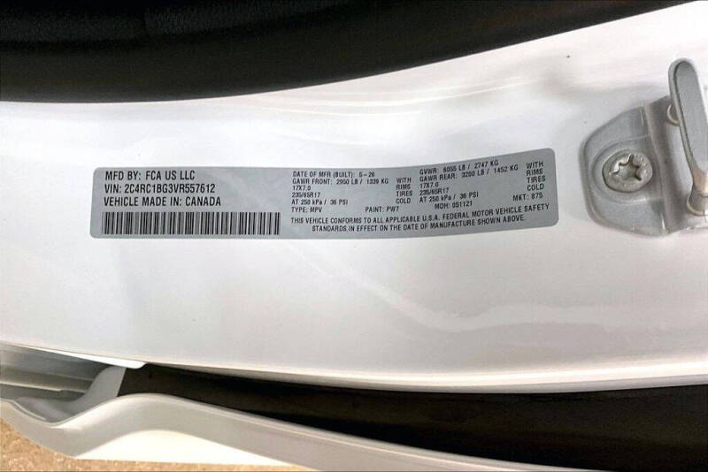 2027 Chrysler Pacifica Select