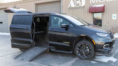 2022 Chrysler Pacifica Touring L