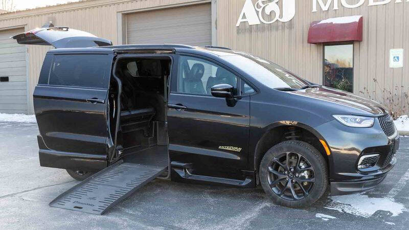 2022 Chrysler Pacifica Touring L