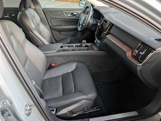 2025 Volvo V60 Cross Country B5 Plus