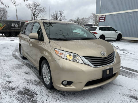 2014 Toyota Sienna XLE 8-Passenger