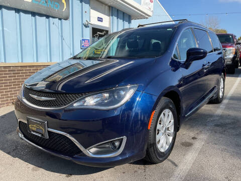 2017 Chrysler Pacifica Touring-L