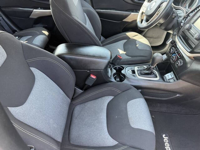 2017 Jeep Cherokee Sport