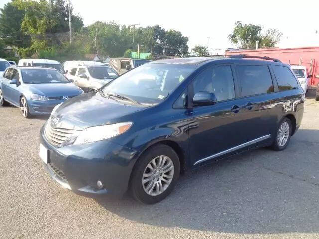 2012 Toyota Sienna XLE 8-Passenger