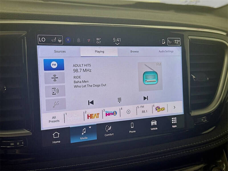 2025 Chrysler Pacifica Select