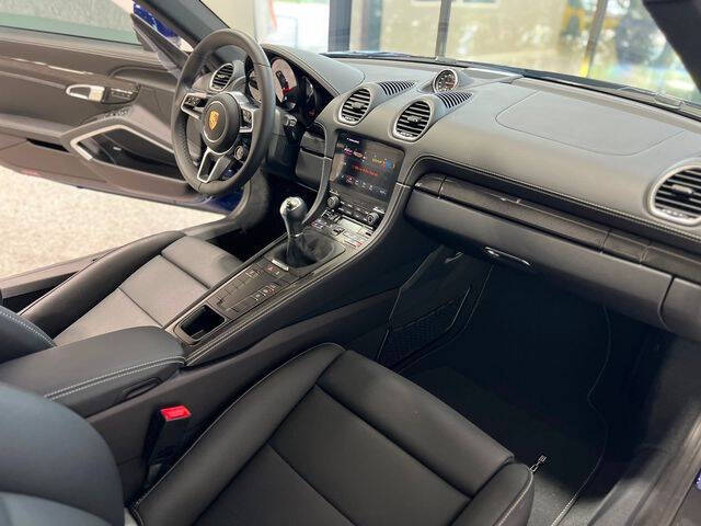 2024 Porsche 718 Cayman Style Edition