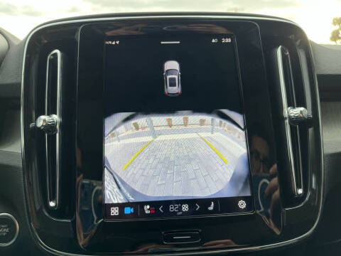 2025 Volvo XC40 B5 Core Bright Theme