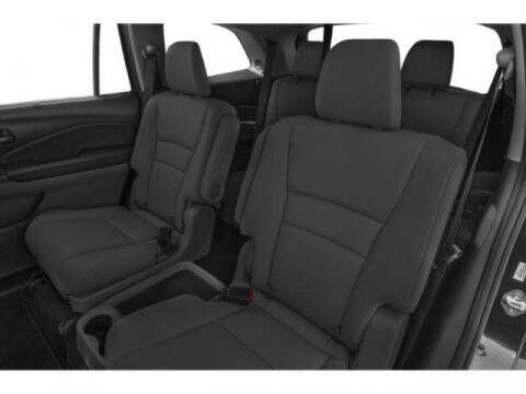 2021 Honda Pilot Touring w/Rear Captain's Chairs
