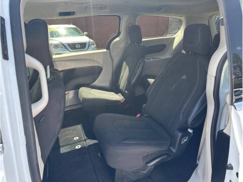 2022 Chrysler Voyager LX