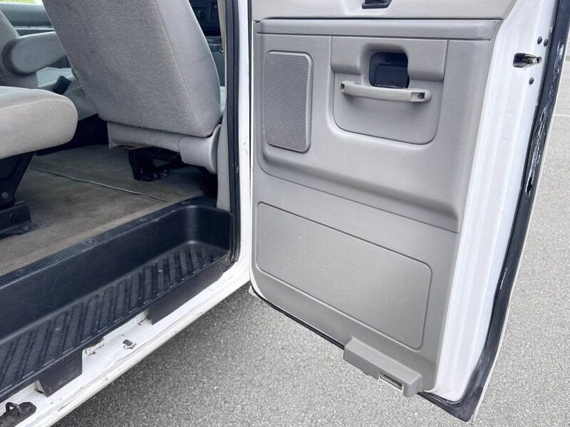 2010 Ford E-Series E-350 SD XLT