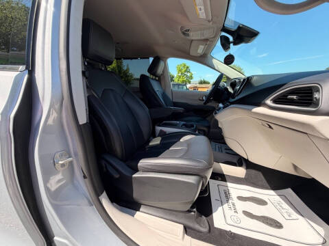 2023 Chrysler Pacifica Touring L