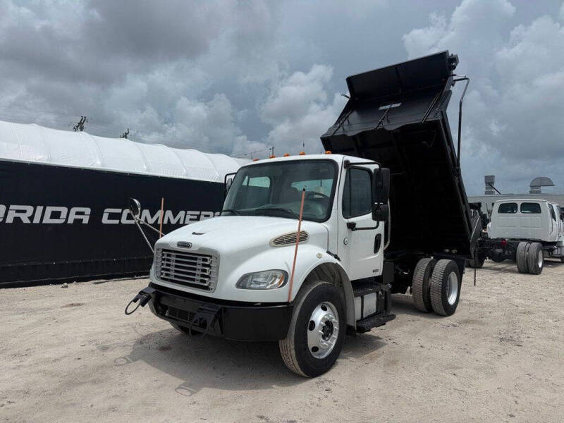 2011 Freightliner M2 106
