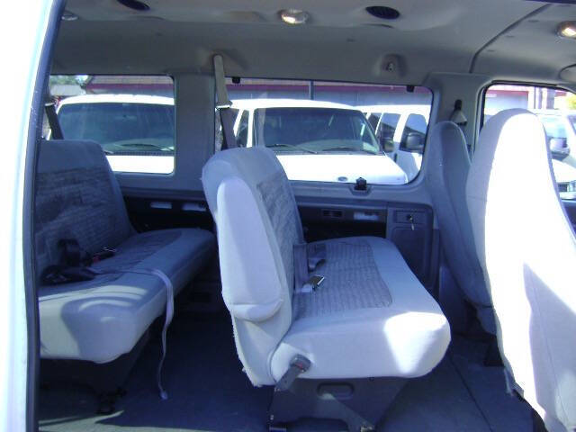 2005 Ford E-Series E-350 SD XLT