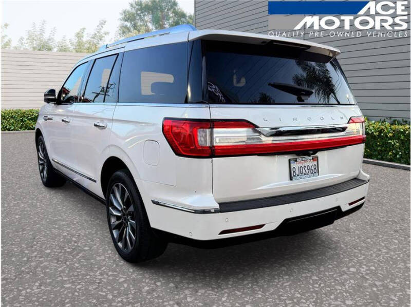 2019 Lincoln Navigator Select