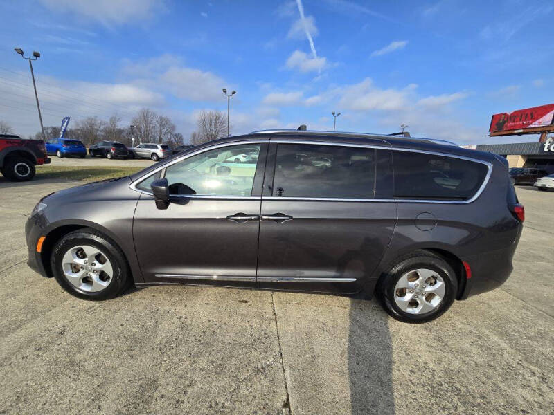 2017 Chrysler Pacifica Touring-L Plus