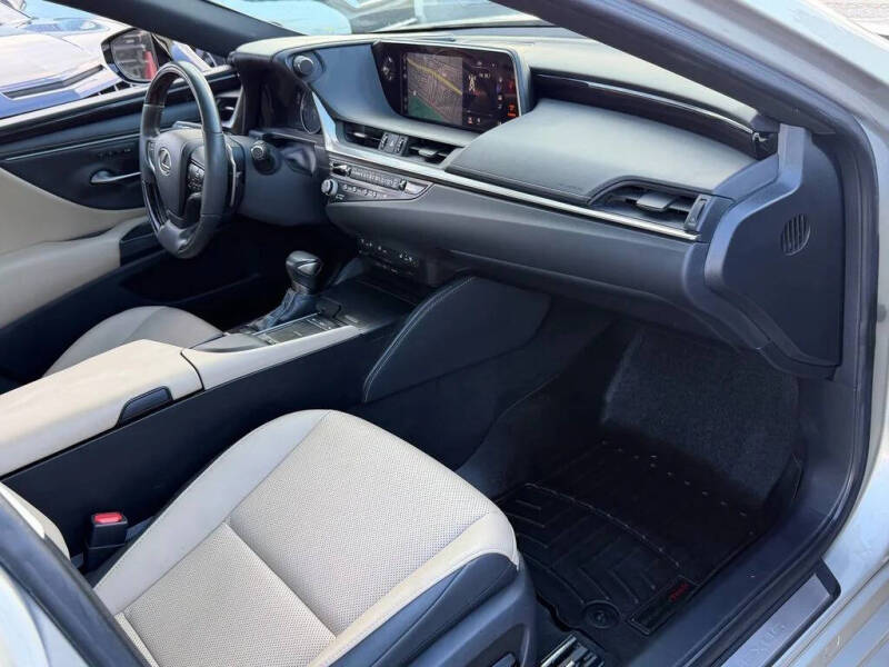 2021 Lexus ES 250