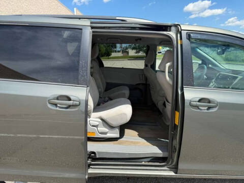 2012 Toyota Sienna LE 8-Passenger