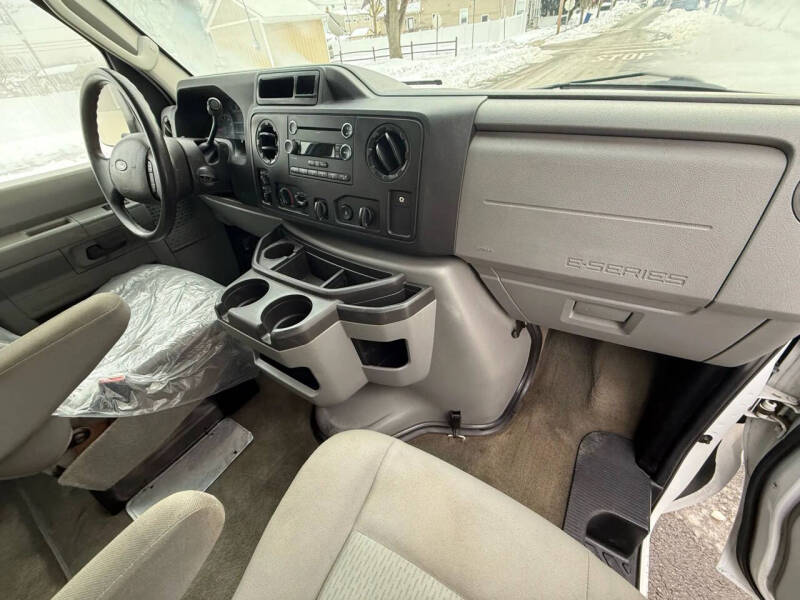 2013 Ford E-Series E-350 SD XLT