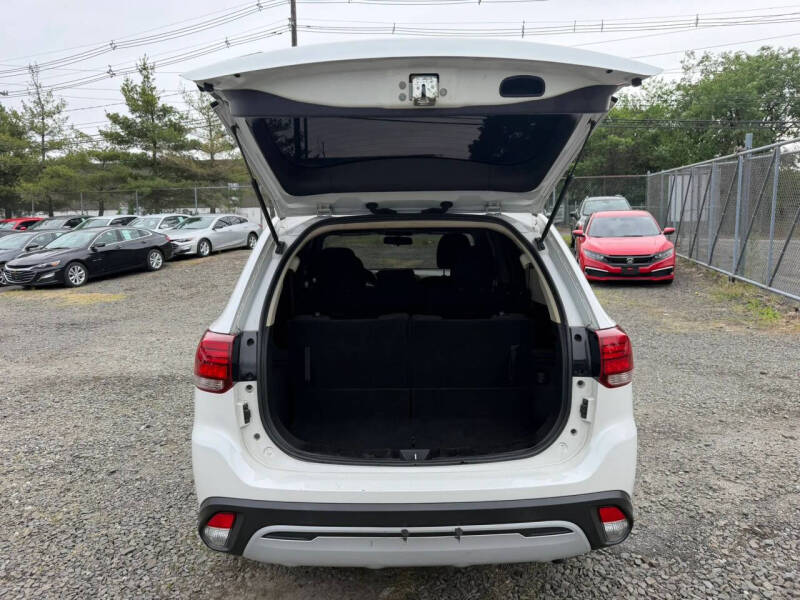 2020 Mitsubishi Outlander ES