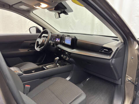 2025 Nissan Kicks S