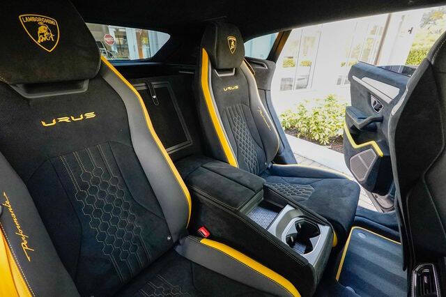 2023 Lamborghini Urus Performante
