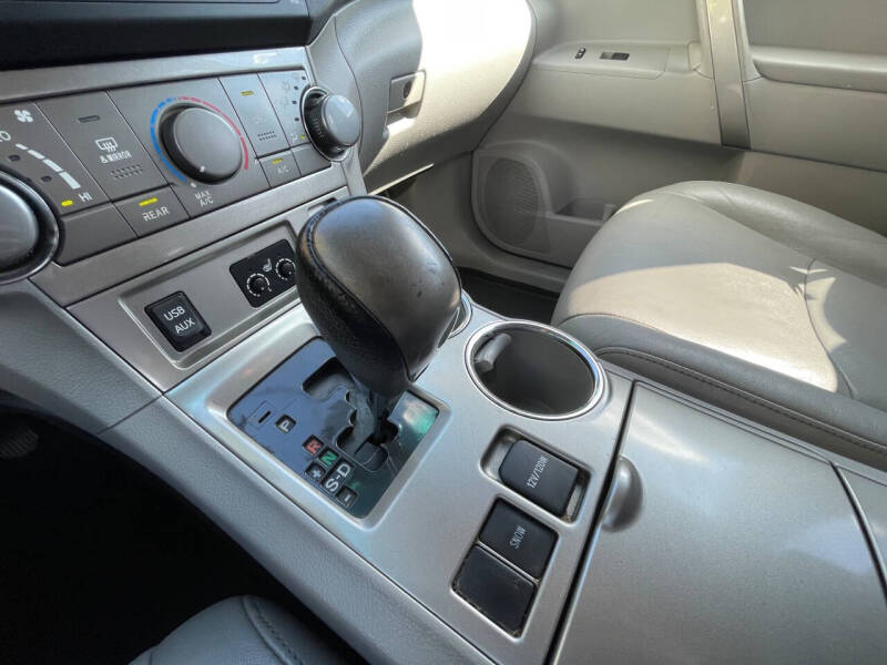 2012 Toyota Highlander SE