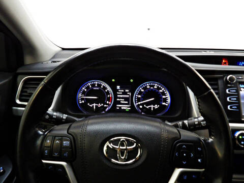 2017 Toyota Highlander SE
