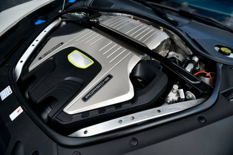 2018 Porsche Panamera Turbo S E-Hybrid