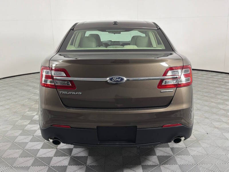 2016 Ford Taurus SE