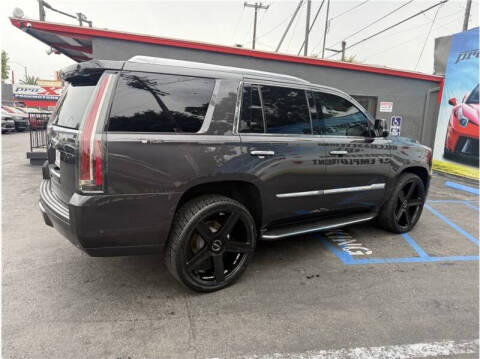 2017 Cadillac Escalade Standard