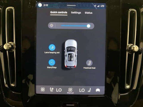 2025 Volvo XC40 B5 Core Bright Theme