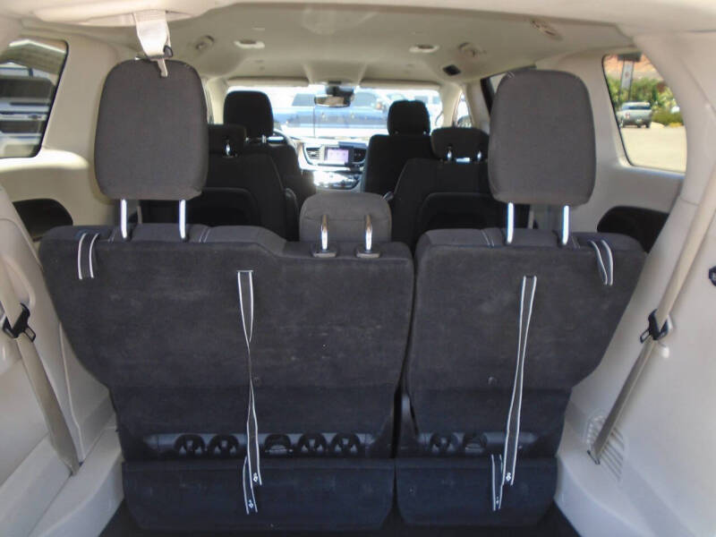 2023 Chrysler Voyager LX