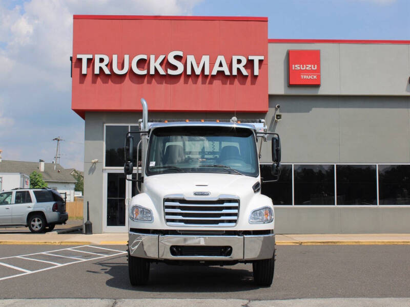 2024 Freightliner M2 106